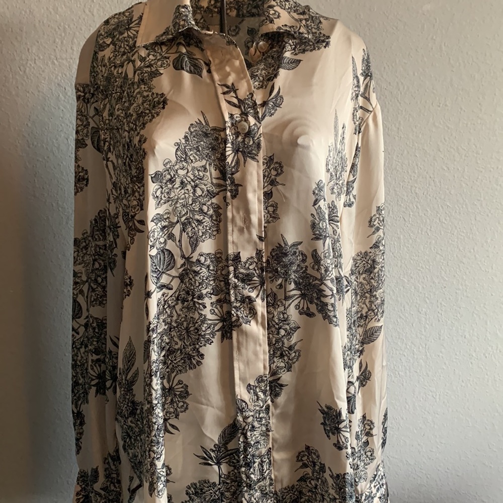 Button down blouse - Picture 2 of 4